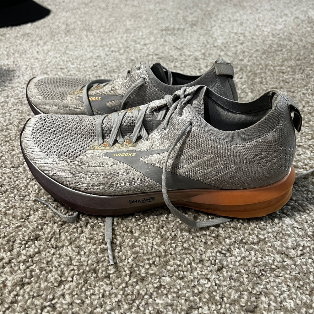 Women’s Brooks Levitate shoes
